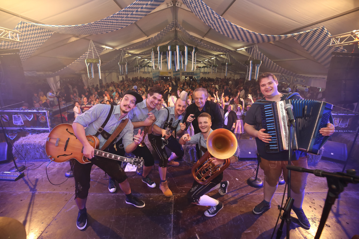 Veselo vzdušje na Oktoberfestu Porsche Koper